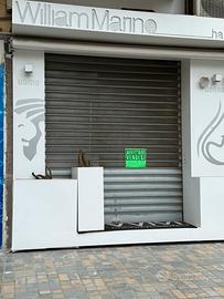 Locale fronte strada