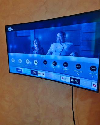Televisore Smart TV Samsung 55 pollici curvo