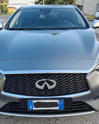 Infiniti Q30 1.5 diesel cambio automatico 