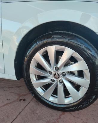 Set cerchi/gomme 17" originali Skoda