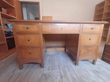 Scrivania ministeriale