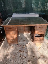 scrivania  in castagno costo  0