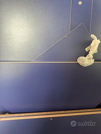Scrivania angolare Ikea. Blu. Modello Micke.