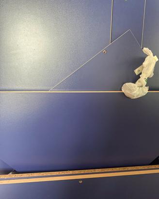 Scrivania angolare Ikea. Blu. Modello Micke.