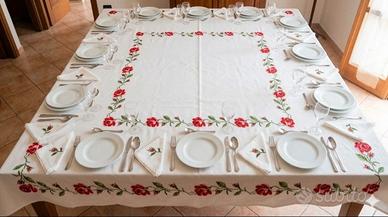 Elegante Tovaglia Vintage Ricamata a Mano - Set 12