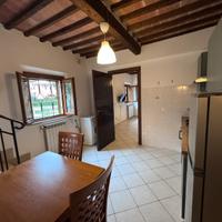 Montecalvoli: terratetto ristrutturato e arredato