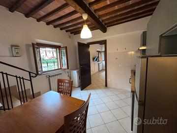 Montecalvoli: terratetto ristrutturato e arredato