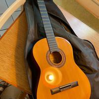 Chitarra acustica per decorazione o principianti