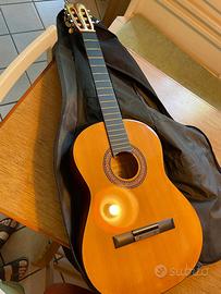 Chitarra acustica per decorazione o principianti