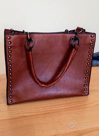 Borsa dimensioni 30x25 marrone sintetica 