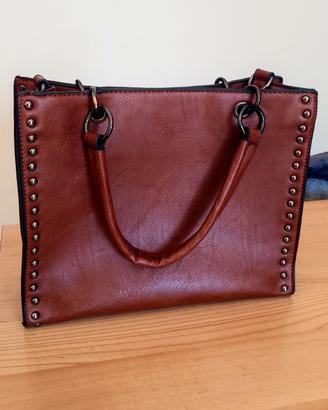 Borsa dimensioni 30x25 marrone sintetica 