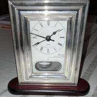 Orologio da tavolo con movimento a pendolo