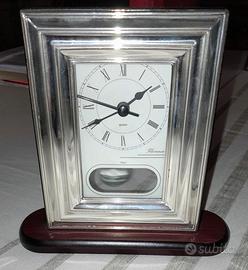 Orologio da tavolo con movimento a pendolo