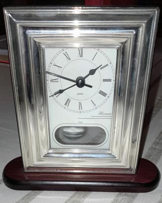 Orologio da tavolo con movimento a pendolo