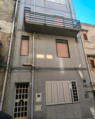 Casa Indipendente 4 piani  110mq Alia