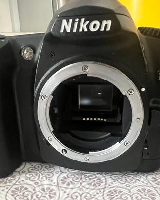Nikon D50 con teleobiettivo e borsa