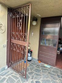 Inferriata per porta d’ingresso.