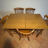 tavolo allungabile completo di  5 sedie