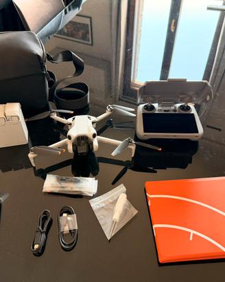 DJI Mini 4 Pro Fly More Combo RC2 Dji Care attiva