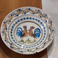 Antico piatto in Maiolica Artigianale decoro Galli