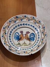 Antico piatto in Maiolica Artigianale decoro Galli