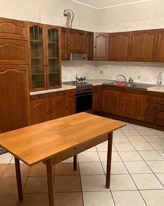 Cucina (come nuova)tavolo e divano inclusi
