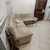 divano angolare in tessuto