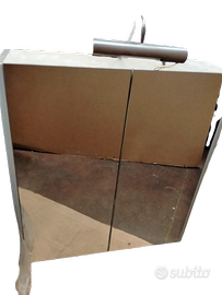 ARMADIETTO ANTE A SPECCHIO