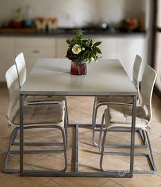 Tavolo da pranzo + 4 sedie – Set completo 135 €