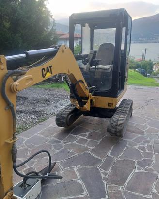 miniescavatore Caterpillar 