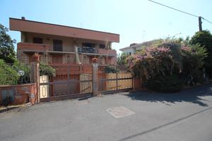 Villa 400mq con giardino e garage Parco Cristallo