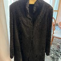 Pelliccia di astrakan nera