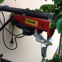 Argano con supporto a mensola girevole