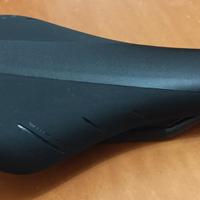 Sella FIZIK ARIONE R1 Regular Carbon 300X126mm