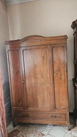 Armadio in legno massello
