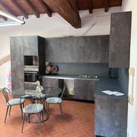 Cucina da expo compresa di elettrodomestici