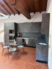 Cucina da expo compresa di elettrodomestici