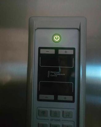  frigorifero  per pezzi tecnico  o riparaz