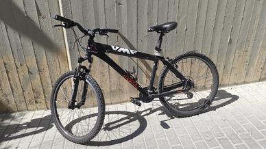 Bicicletta mountain bike
