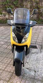 Xmax 250 anno 2006 praticamente nuovo