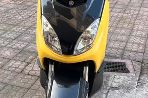 Xmax 250 anno 2006 praticamente nuovo