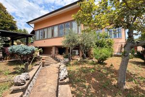 Zagarolo: villa bifamiliare panoramica con giardin
