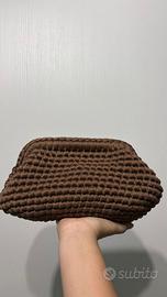 Borsa fatta a mano da artigiana locale