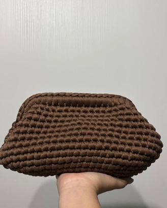 Borsa fatta a mano da artigiana locale