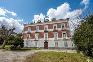 Appartamento ristrutturato in villa d'epoca