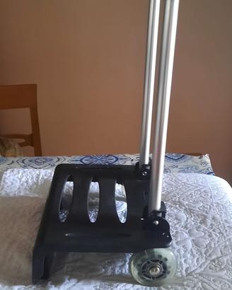 Carello porta orgetti con ruote luminose