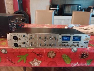 effetto voci focusrite a rack doppio canale