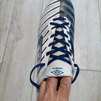 Scarpe da calcio Umbro. 