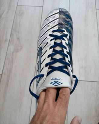 Scarpe da calcio Umbro. 