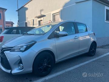 Toyota YARIS 2015